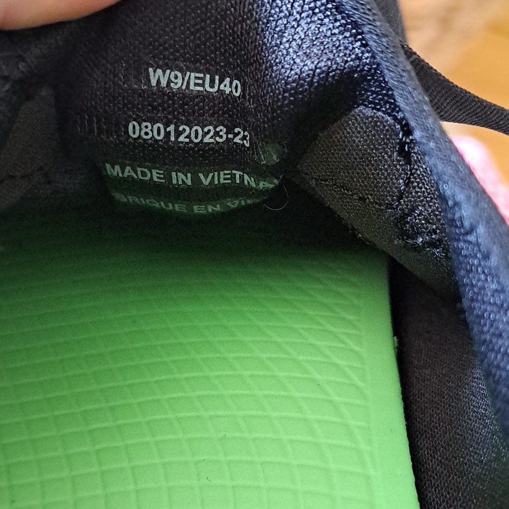 OOFOS Womens OOmg Lightweight Training/Recovery Black Knit Sneakers 9 - Picture 8 of 9